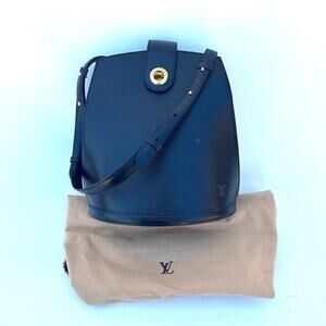 Louis Vuitton Cluny Epi Leather Shoulder Bag Black Bucket Purse Designer